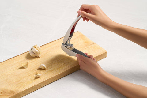 Susi III Garlic Press - Crusher, Mincer and Peeler (Zyliss)