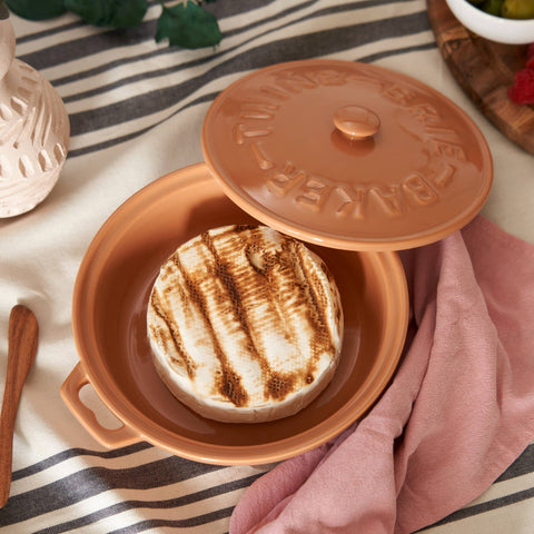 Terra Cotta Brie Baker with Wood Spreader (Twine)