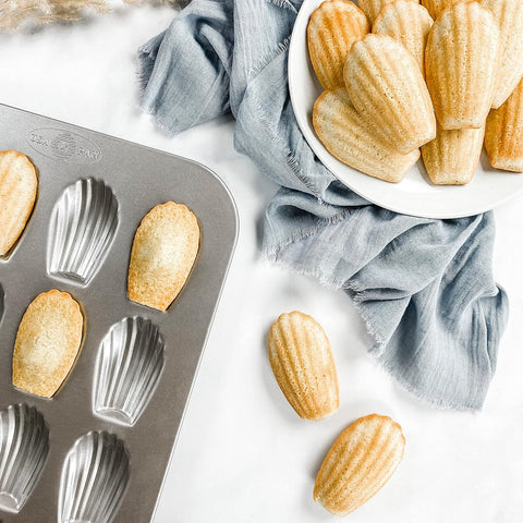Madeleine Pan 16 Well (USA Pan)