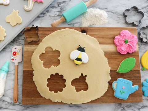 Spring Fling Springtime Fun Deluxe Cookie Decorating Set (Handstand Kitchen)